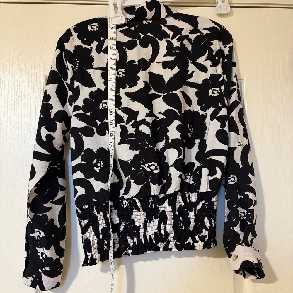Black and White Fig and Flower Blouse - Picture 9 of 11
